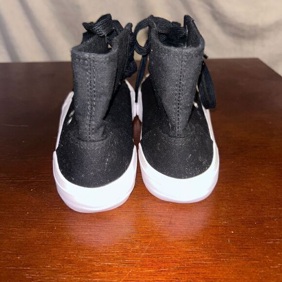 Torrid high top studded toe sneakers size 6 - Picture 2 of 8